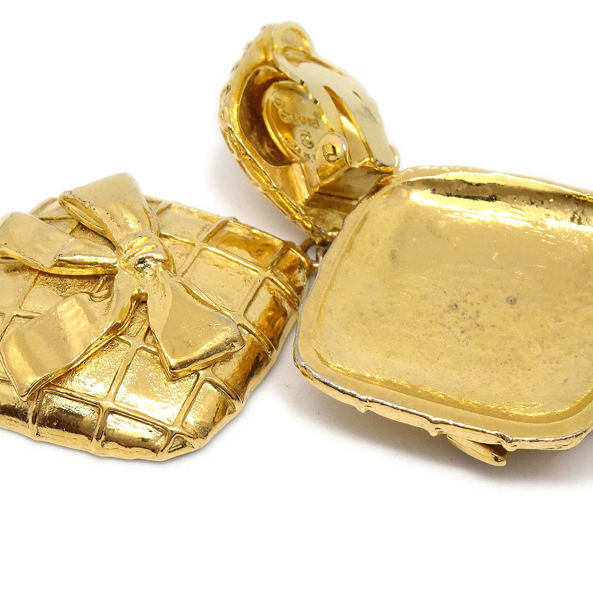 Chanel 1980s Bow Dangling Earrings Clip-On Gold